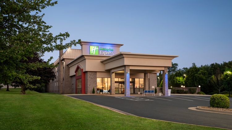 Holiday Inn Express Exterior