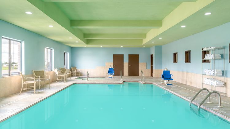 Holiday Inn Express & Suitess Pratt Pool