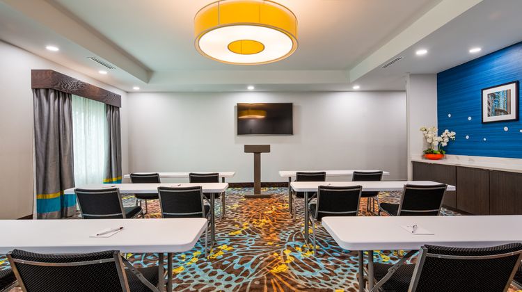 Holiday Inn Exp Pasadena Houston SE Meeting