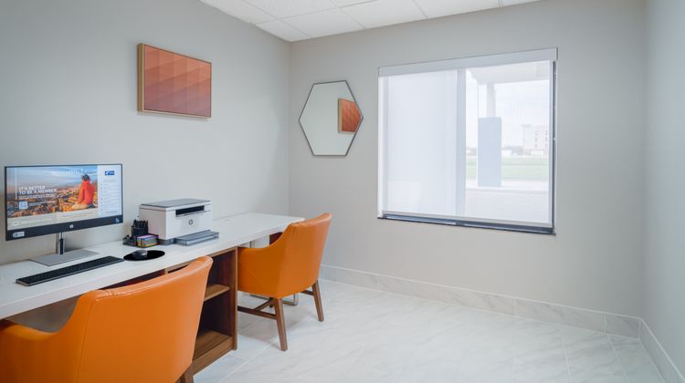 Holiday Inn Express & Suitess Pratt Other