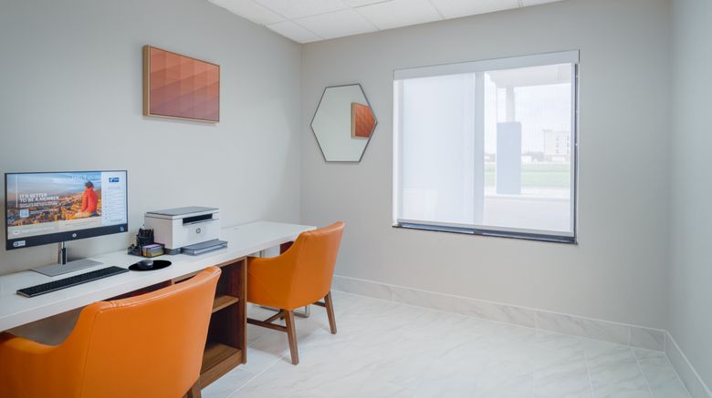 <b>Holiday Inn Express & Suitess Pratt Other</b>. Images powered by <a href="https://www.leonardoworldwide.com/" title="Leonardo Worldwide" target="_blank">Leonardo</a>.