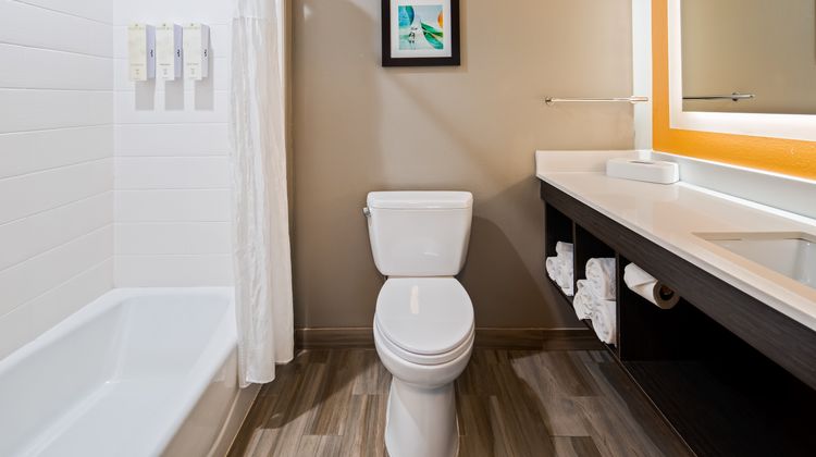 Holiday Inn Exp Pasadena Houston SE Room