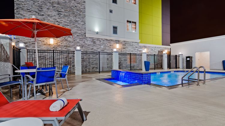 Holiday Inn Exp Pasadena Houston SE Pool