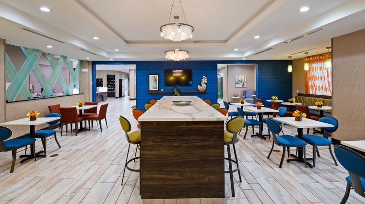 Holiday Inn Exp Pasadena Houston SE Restaurant