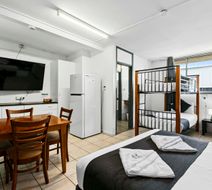 Maryborough City Motel Room