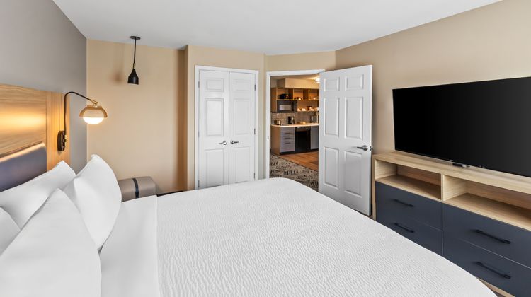 Candlewood Suites Victoria Suite