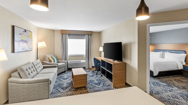 Candlewood Suites Victoria Suite
