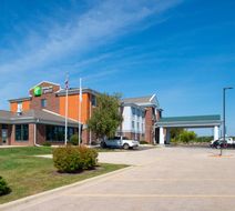 Holiday Inn Express Hotel & Suites Exterior