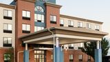 Holiday Inn Express & Suitess Pratt Exterior