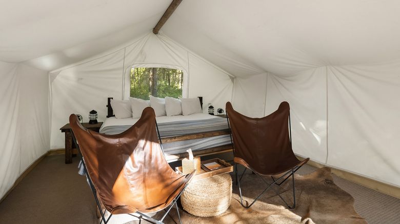 <b>Under Canvas Glacier Exterior</b>. Images powered by <a href="https://www.leonardoworldwide.com/" title="Leonardo Worldwide" target="_blank">Leonardo</a>.