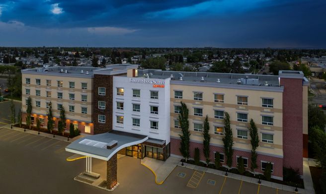 Fairfield Inn & Suites Edmonton North Exterior