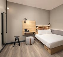 Moxy London Piccadilly Circus Room