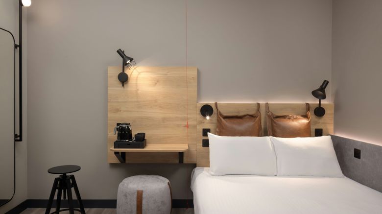 <b>Moxy London Piccadilly Circus Room</b>. Images powered by <a href="https://www.leonardoworldwide.com/" title="Leonardo Worldwide" target="_blank">Leonardo</a>.