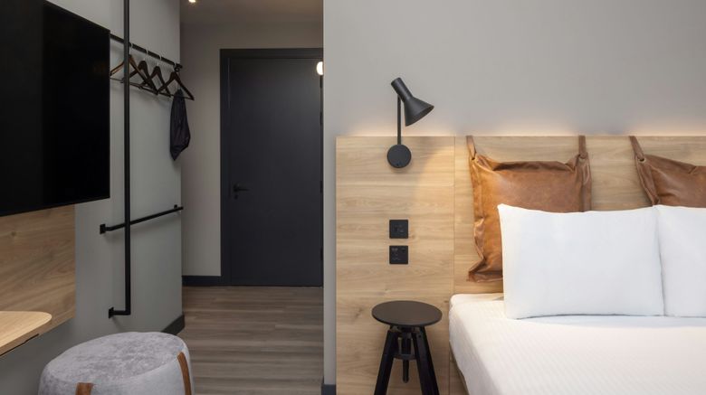 <b>Moxy London Piccadilly Circus Room</b>. Images powered by <a href="https://www.leonardoworldwide.com/" title="Leonardo Worldwide" target="_blank">Leonardo</a>.