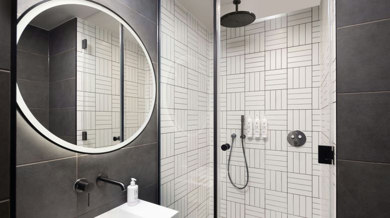 <b>Moxy London Piccadilly Circus Room</b>. Images powered by <a href="https://www.leonardoworldwide.com/" title="Leonardo Worldwide" target="_blank">Leonardo</a>.