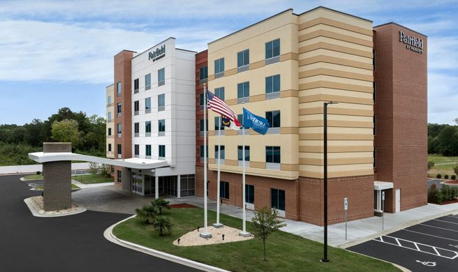 Fairfield Inn and Suites Weldon Exterior