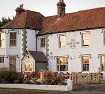 Berkshire Arms Hotel Exterior