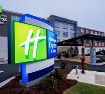 Holiday Inn Express & Suites Commerce Exterior