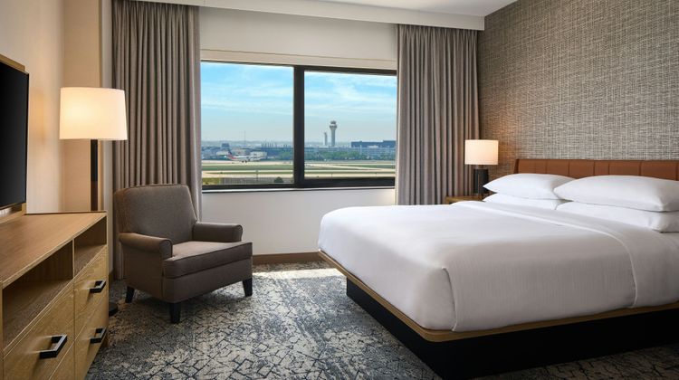 Sheraton Suites Chicago O'Hare Room