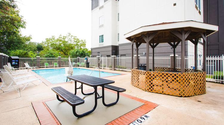 Palacio Royale Inn Signature Pool