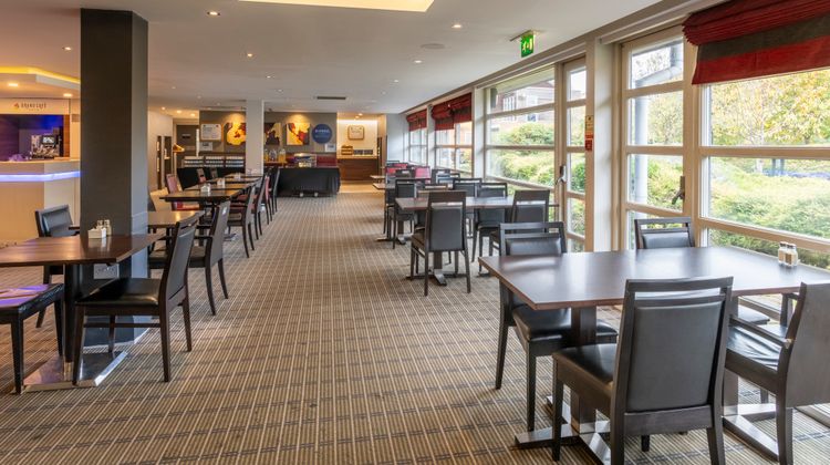 Holiday Inn Express Milton Keynes Hotel Restaurant