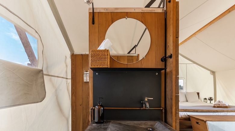 <b>Under Canvas Grand Canyon Room</b>. Images powered by <a href="https://www.leonardoworldwide.com/" title="Leonardo Worldwide" target="_blank">Leonardo</a>.