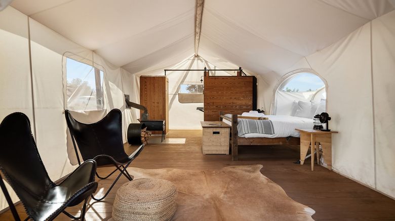 <b>Under Canvas Grand Canyon Room</b>. Images powered by <a href="https://www.leonardoworldwide.com/" title="Leonardo Worldwide" target="_blank">Leonardo</a>.