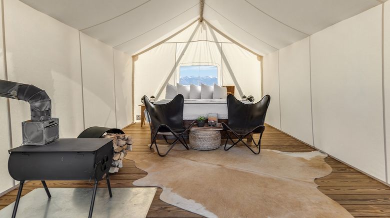 <b>Under Canvas Moab Room</b>. Images powered by <a href="https://www.leonardoworldwide.com/" title="Leonardo Worldwide" target="_blank">Leonardo</a>.