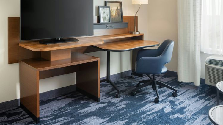 Fairfield Inn & Suites Lincoln Southeast Suite