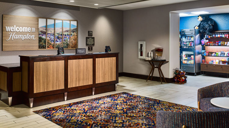 Hampton Inn Historic Nature Trail Lobby