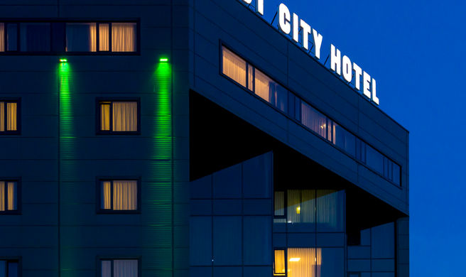 West City Hotel Exterior