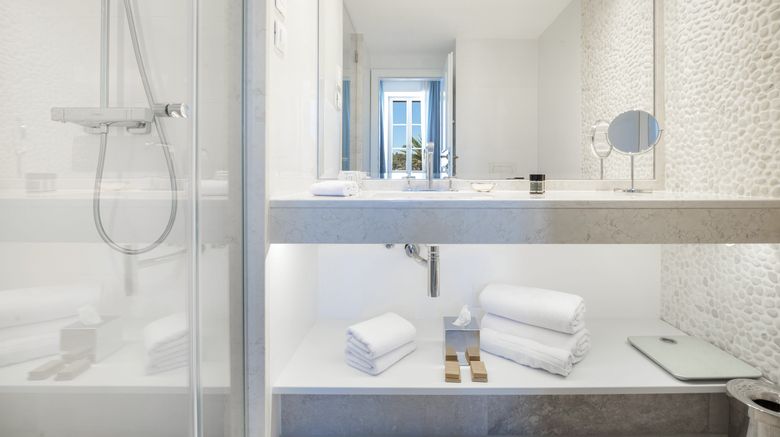 <b>Riva, Hvar Yacht Harbour Hotel Room</b>. Images powered by <a href="https://www.leonardoworldwide.com/" title="Leonardo Worldwide" target="_blank">Leonardo</a>.