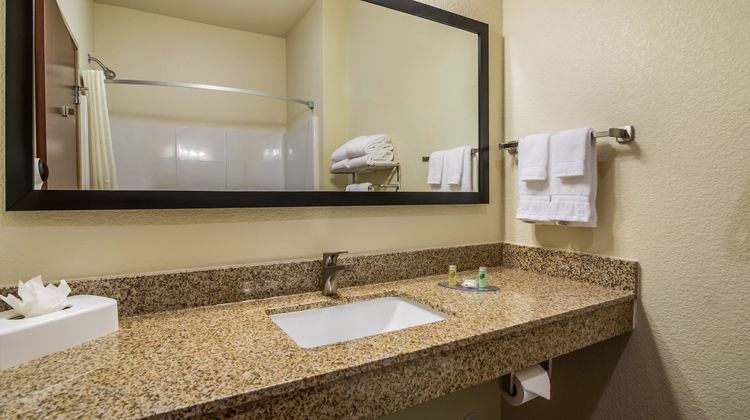 Cobblestone Hotel & Suites Room