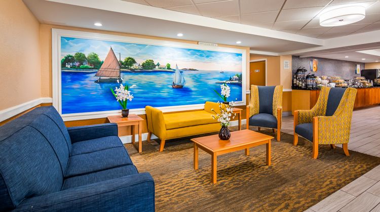Holiday Inn Express Cape Cod Exterior