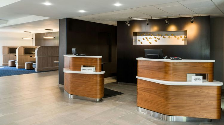 Courtyard Sacramento Airport Natomas Lobby