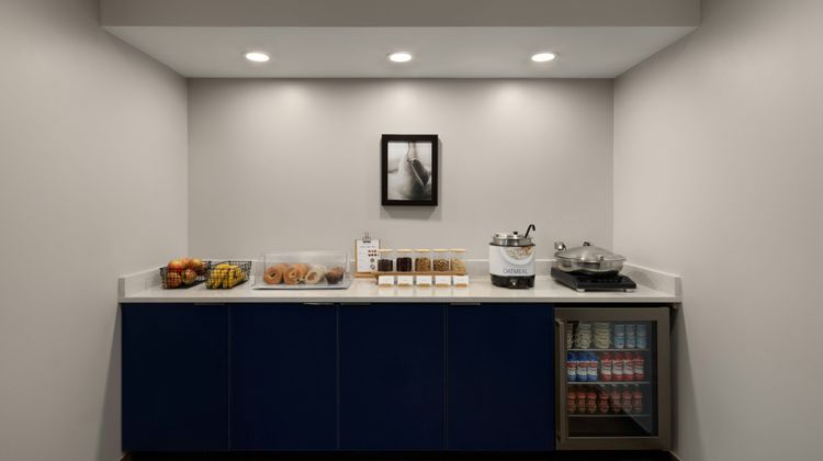 TownePlace Suites Anchorage Midtown Restaurant