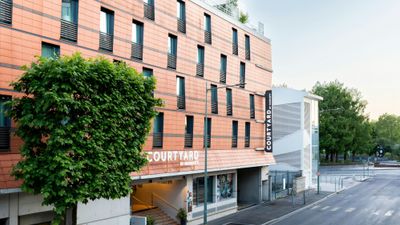 Courtyard Paris Arcueil