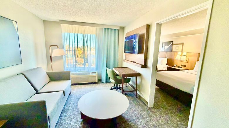 <b>Charlotte Suites Room</b>. Images powered by <a href="https://www.leonardoworldwide.com/" title="Leonardo Worldwide" target="_blank">Leonardo</a>.