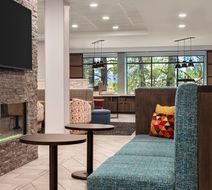 Tru by Hilton Flagstaff Lobby