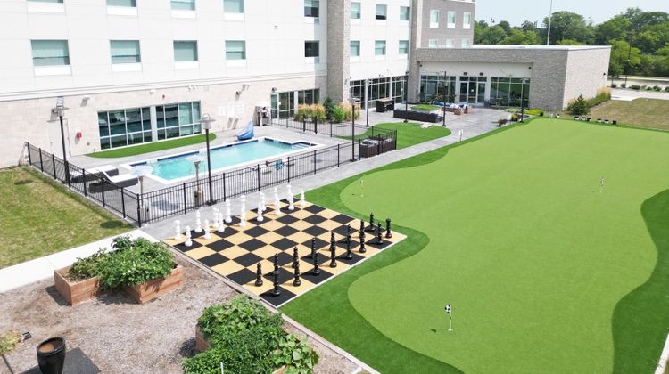 Holiday Inn Express & Suites Chicago Recreation