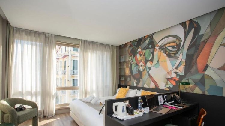 Casual Kubic Athens Room