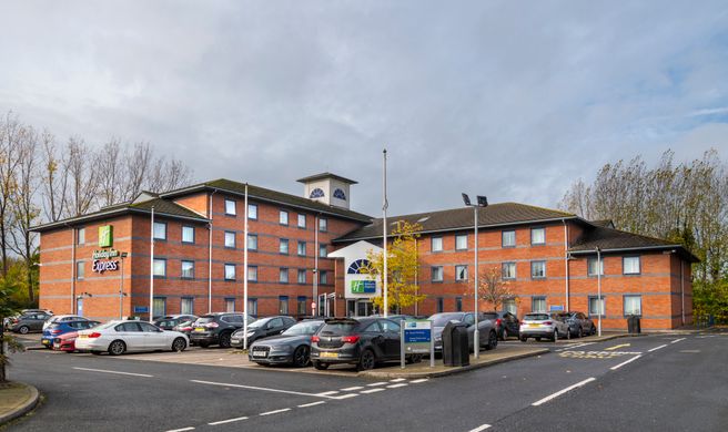 Holiday Inn Express Droitwich Spa Exterior