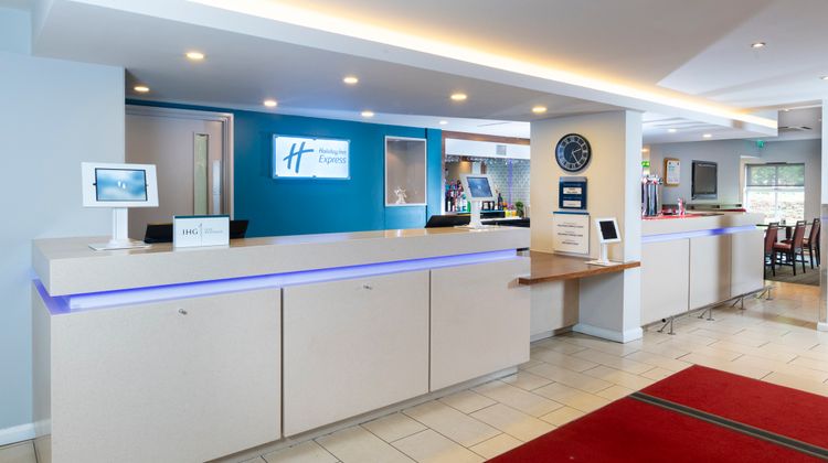Holiday Inn Express Birmingham Oldbury Exterior