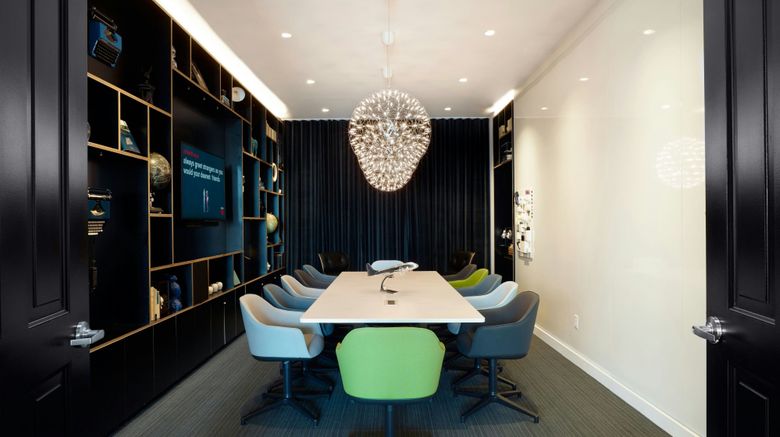 <b>citizenM Boston North Station Hotel Meeting</b>. Images powered by <a href="https://www.leonardoworldwide.com/" title="Leonardo Worldwide" target="_blank">Leonardo</a>.