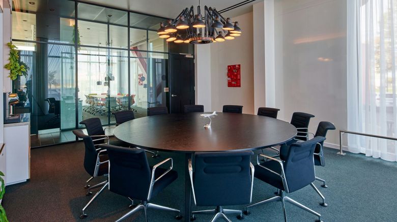 <b>citizenM Menlo Park Meeting</b>. Images powered by <a href="https://www.leonardoworldwide.com/" title="Leonardo Worldwide" target="_blank">Leonardo</a>.