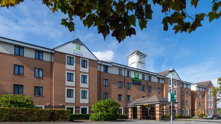 Holiday Inn Express Dartford Bridge Exterior