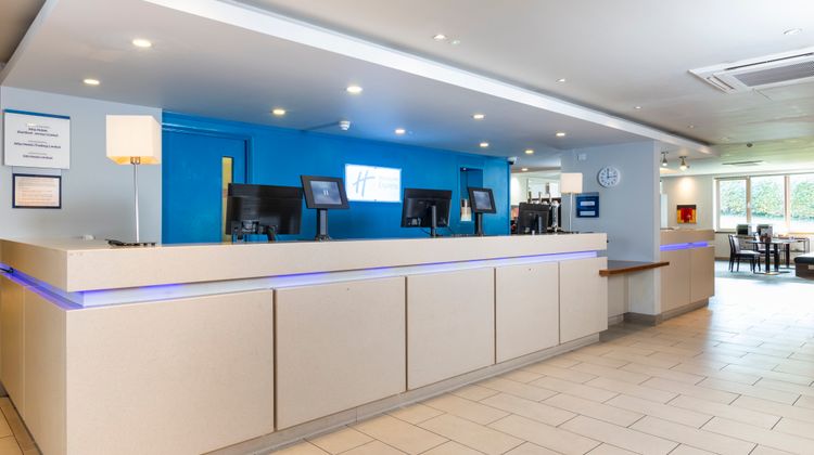 Holiday Inn Express Dartford Bridge Exterior