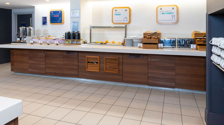 Holiday Inn Express Milton Keynes Hotel Restaurant
