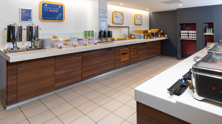 Holiday Inn Express Milton Keynes Hotel Restaurant