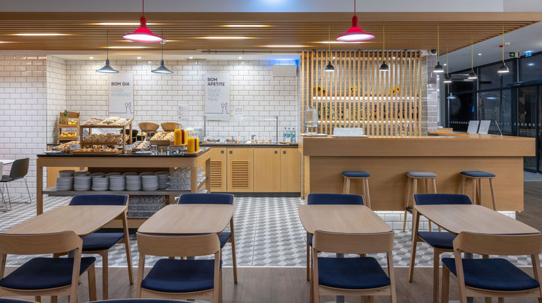 <b>Holiday Inn Express Porto City Centre Restaurant</b>. Images powered by <a href="https://www.leonardoworldwide.com/" title="Leonardo Worldwide" target="_blank">Leonardo</a>.
